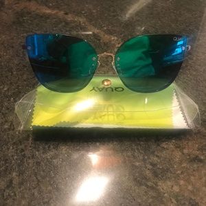 QUAY AUSTRALIA LEXI 111 GOLD MIRRORED SUNGLASSES